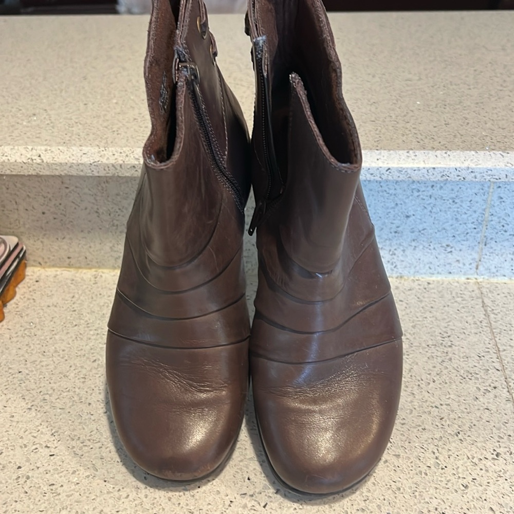 Clarks Women's Christine Tilt Ankle Boot Casual Zip Up Brown 7.5 W